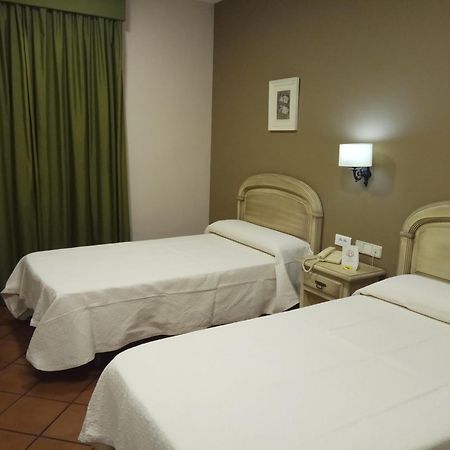 Los Bronces Lucena Esterno foto